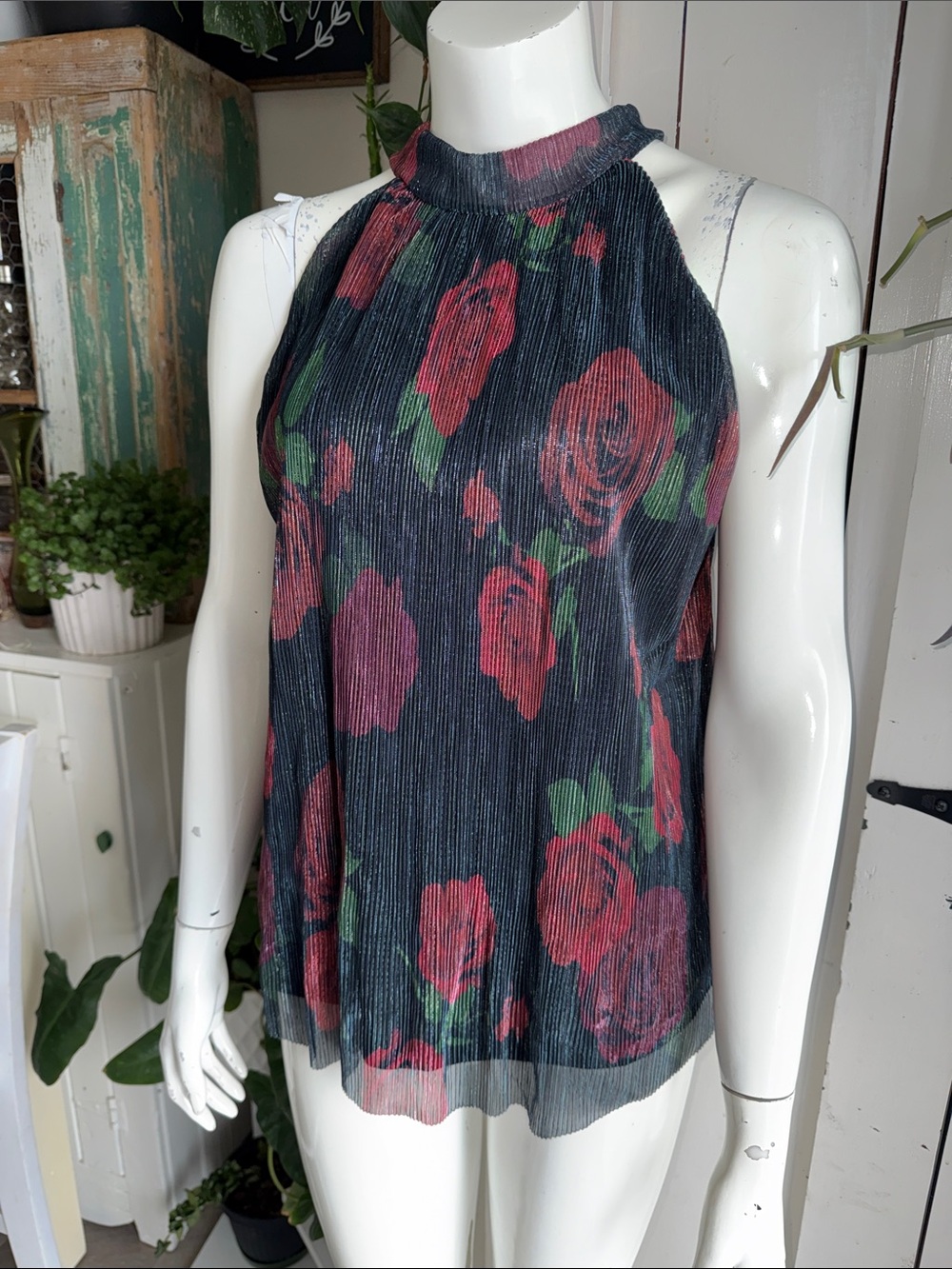 Suzy Shier Halter Neck Floral Pleated Tank Top - Black with Red Rose Print NWOT
